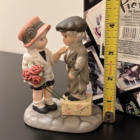 Kim Anderson’s Pretty as a Picture figurine. Porcelain figurine NIB - Picture 8 of 10